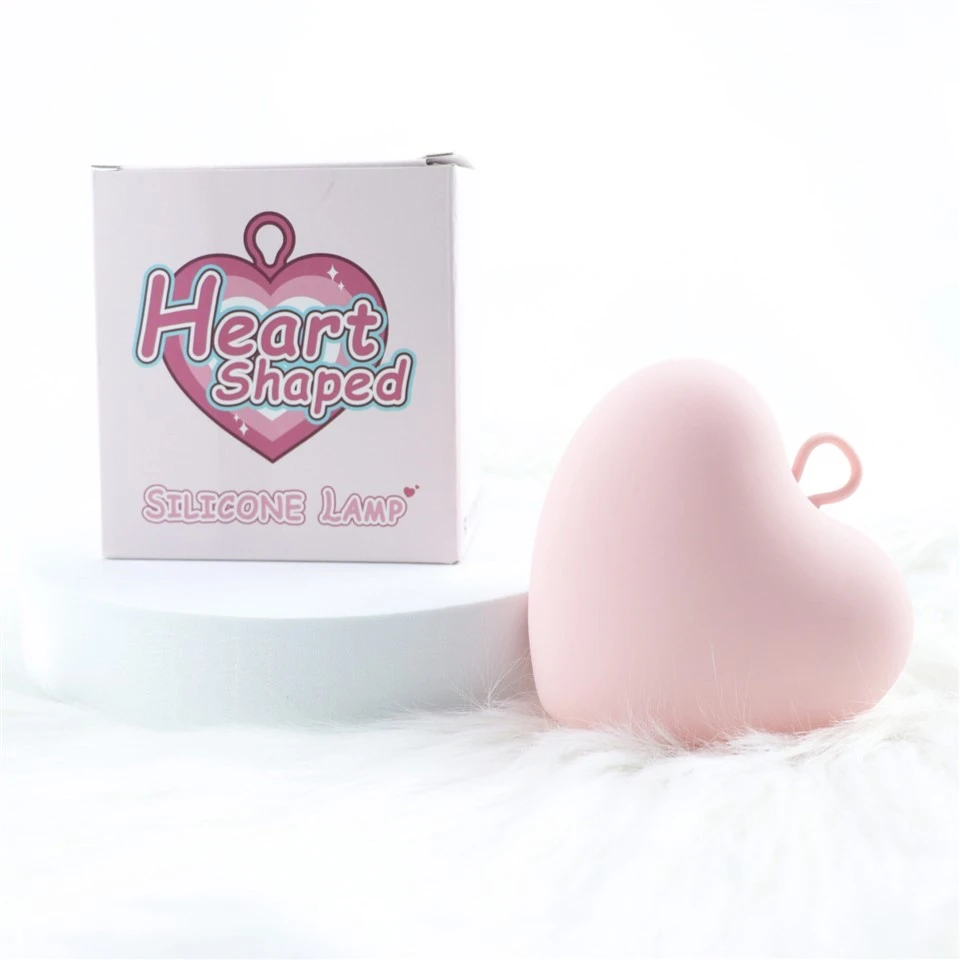 A-heart-shaped-night-light-that-can-be-used-as-a-gift